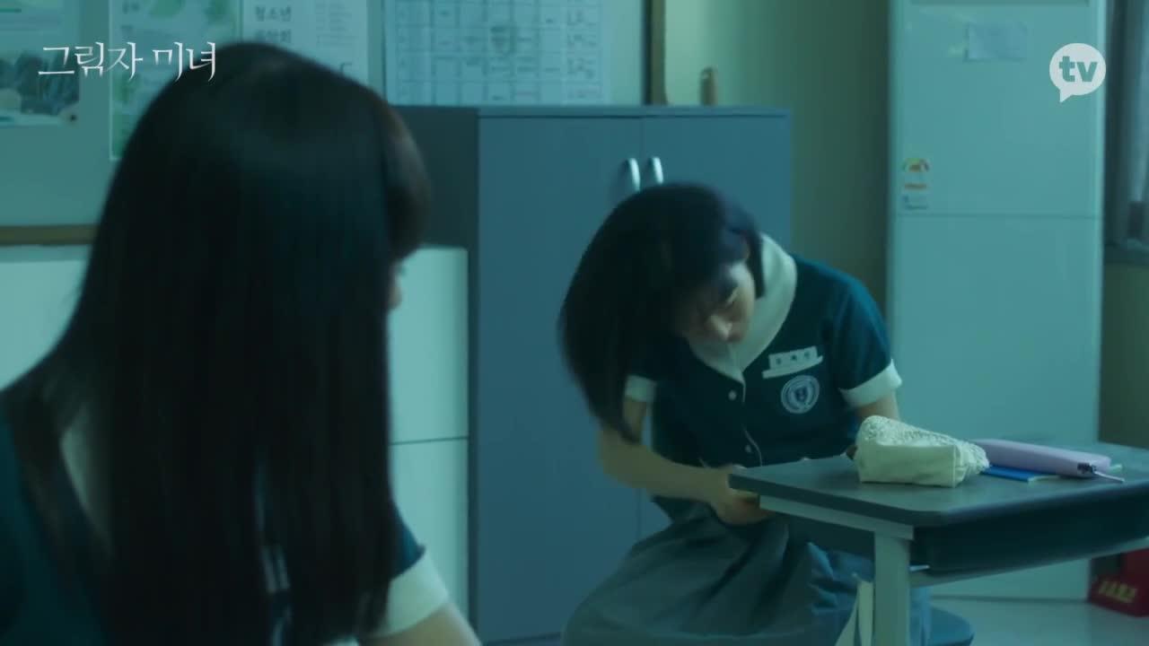 Кадры из сериала Теневая красотка 6 серия 1 сезон (2021)